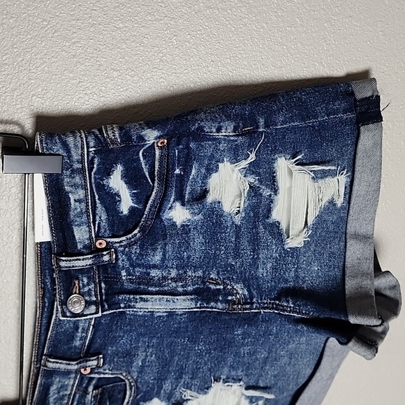 American Eagle NWT Distressed High-Rise Mom Jean Shorts - Picture 3 of 8